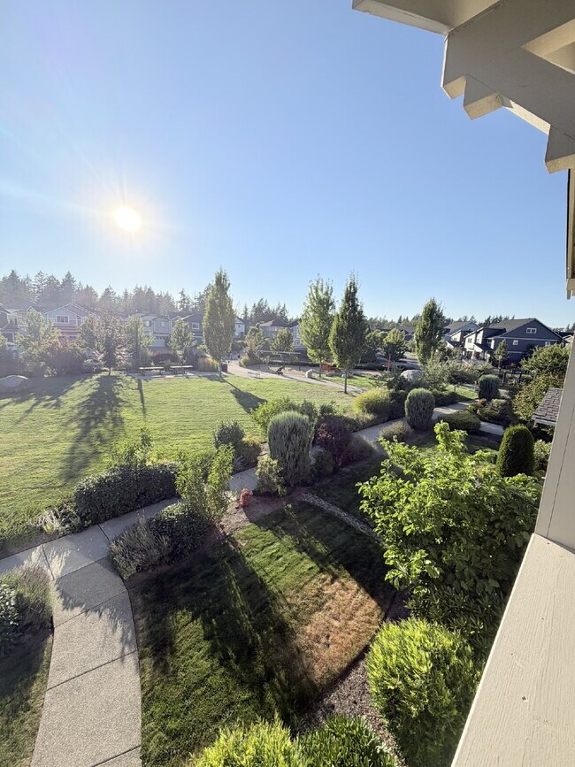 Building Photo - Newer Build 3 Bedroom 3 Bathroom- Single Family Home