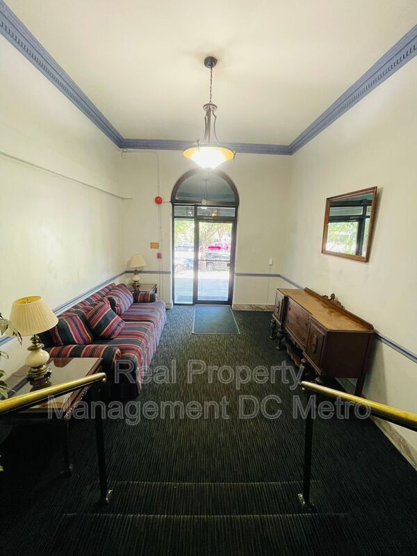 Building Photo - 815 Maryland Ave NE