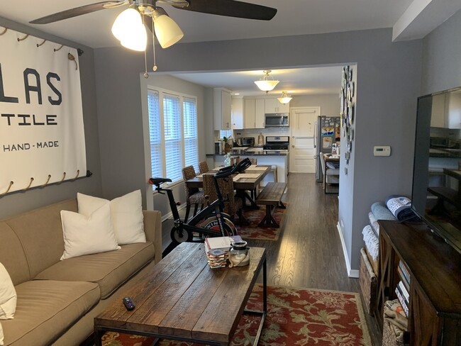 Building Photo - 146 N Brockway St