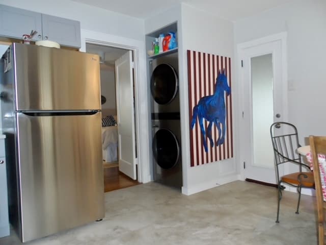 Building Photo - 627 Lovera Blvd