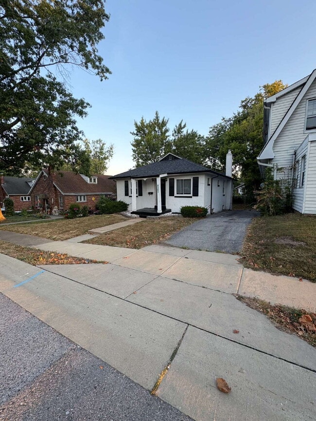 Primary Photo - 8307 Washington St