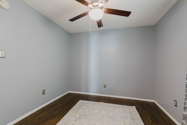 Building Photo - Newly Updated Two Bedroom Two Bath Townhouse