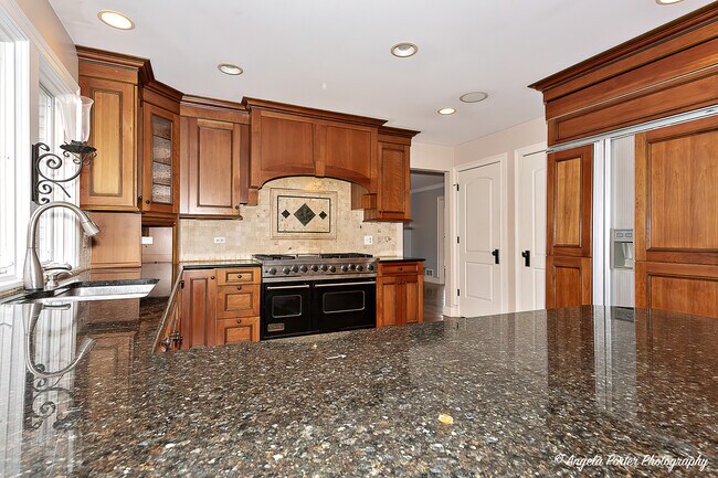 Building Photo - 756 Stonegate Rd