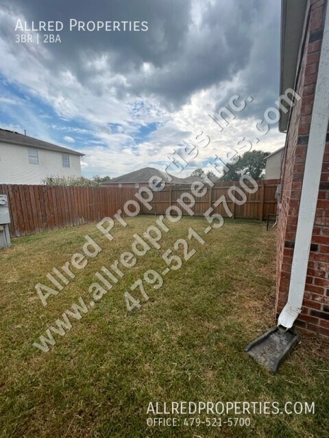 Building Photo - DUPLEX IN SPRINGDALE