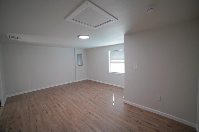Building Photo - 5057 Tillie Ln
