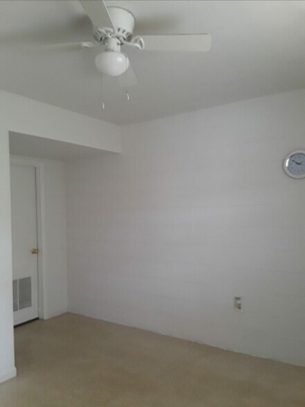 Bedroom - 405 Adams Ave