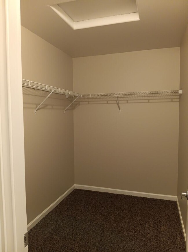 Building Photo - Beautiful Recently Remodeled Propety Ready For You to Enjoy!