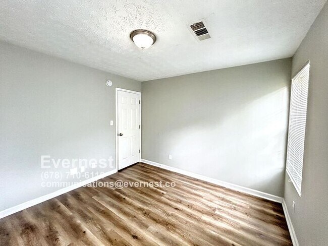 Building Photo - 3-Bedroom, 2-Bath Home with Serene Natural...