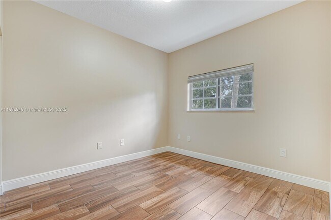Building Photo - 7627 E Stonecreek Cir