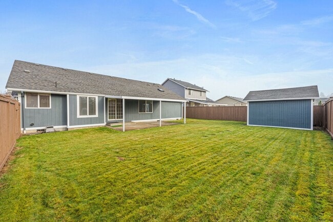 Building Photo - Beautiful 3-Bedroom, 2-Bath Home on a Corner Lot in Spanaway