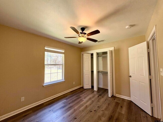 Building Photo - 348 Caroline Ln