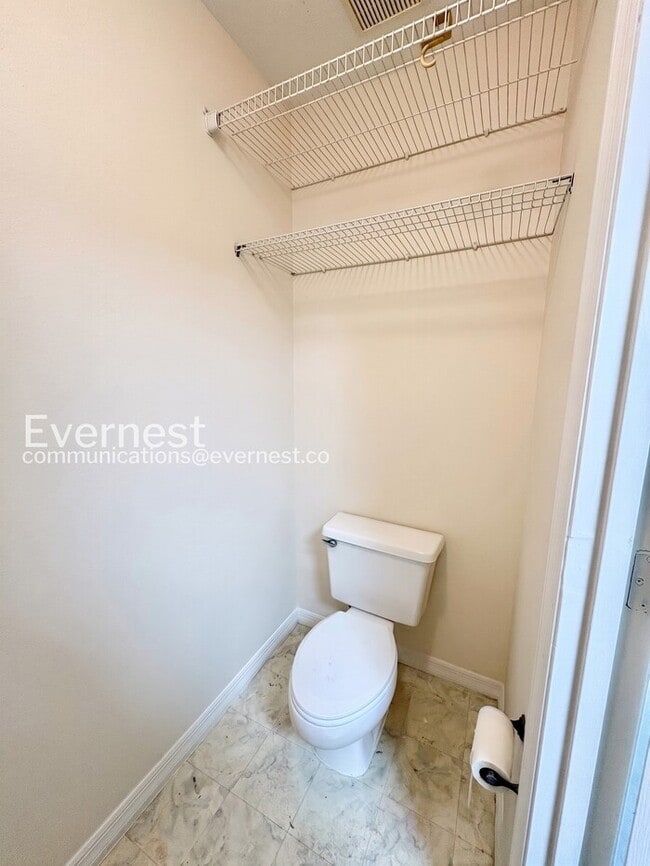 Building Photo - Spacious Living with Pool & Fitness Center Access | Available Now!