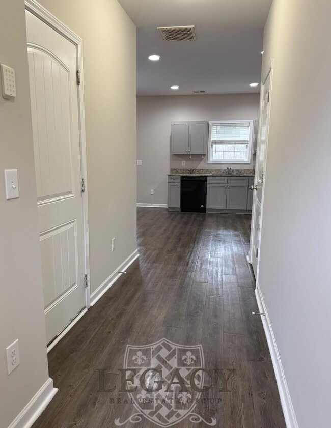 Building Photo - 730 Pippin Dr