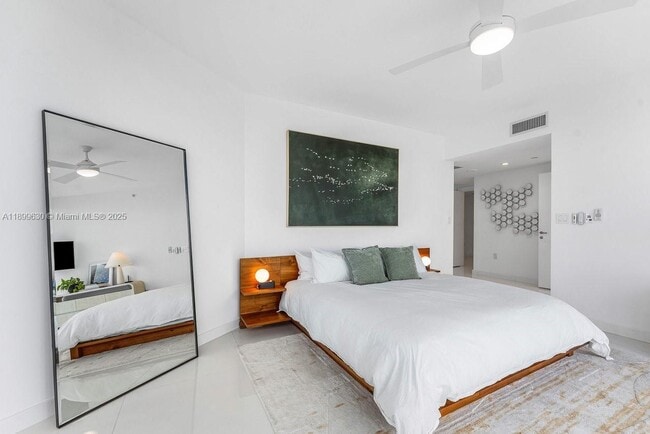 Building Photo - 200 Biscayne Blvd Way