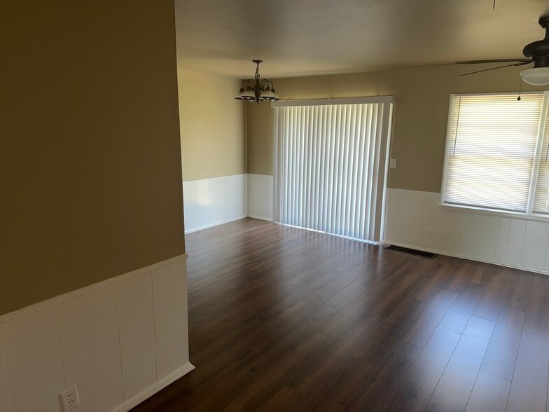 Building Photo - 804 Barbour Ave