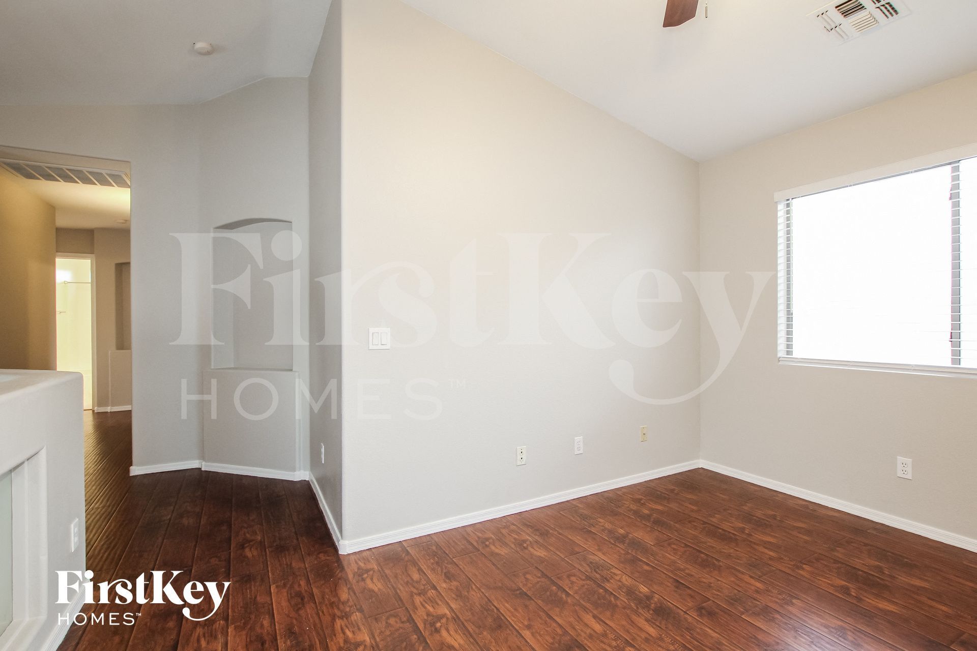 Building Photo - 8564 W Sunnyslope Ln