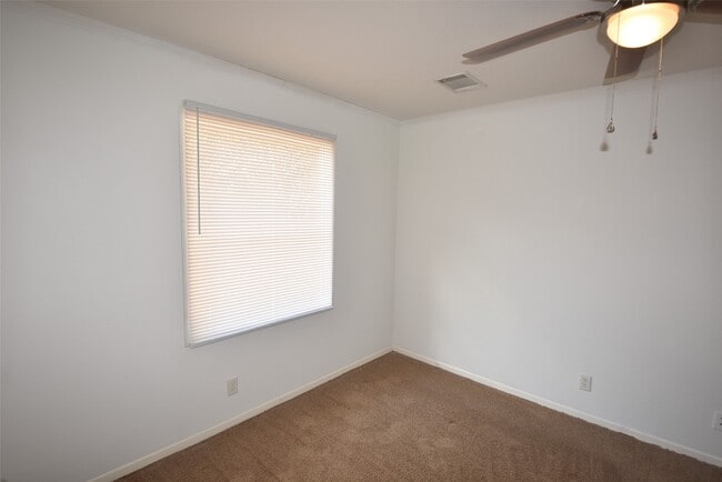 Building Photo - 10010 Sugarvine Ln