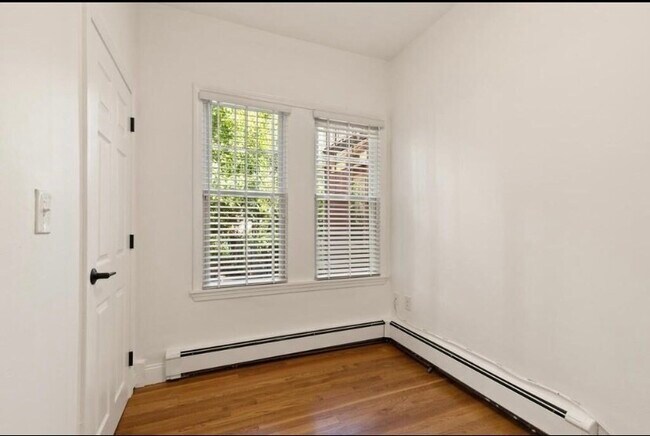 Building Photo - 171 Brooks St