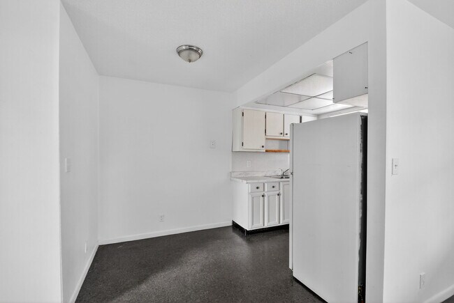 Building Photo - 1406 Barton Rd