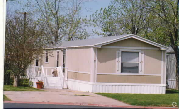 Primary Photo - Arlington Lakeside
