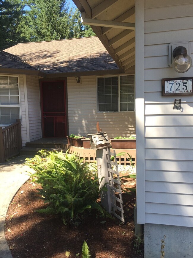 Building Photo - 3 Bedroom Home in Troutdale