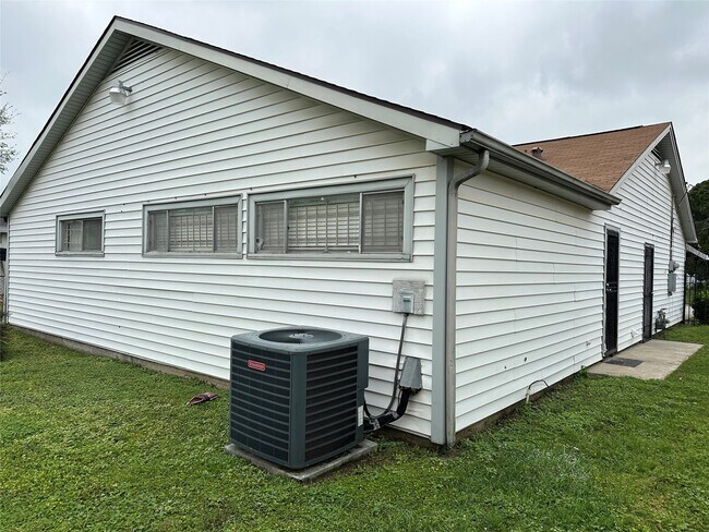 Building Photo - 4214 Gano St