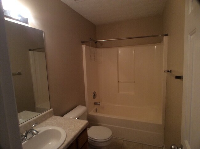 Building Photo - Very Nice 3 Bedroom Home located in Jackson!