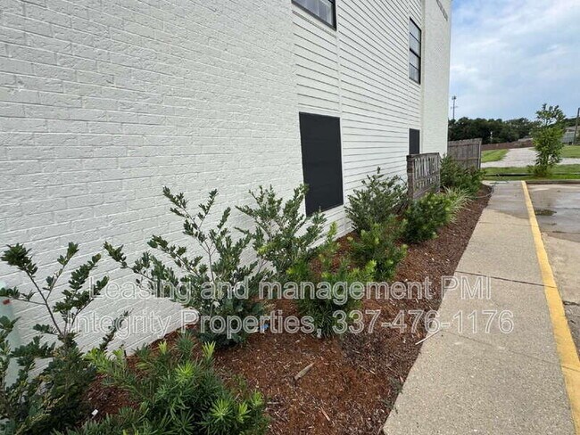 Building Photo - 105 Meaux Blvd
