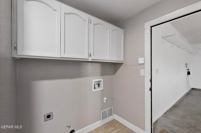 Building Photo - 1365 Desert Canyon Dr