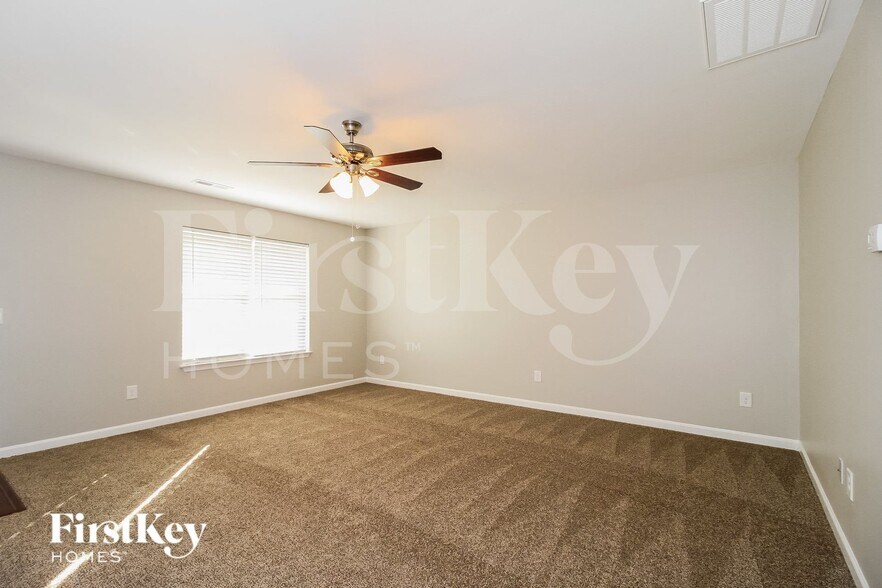 Building Photo - 667 Field Crossing Ct