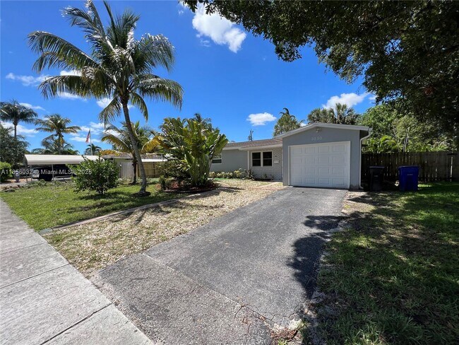 Building Photo - 3350 SW 16th Ct
