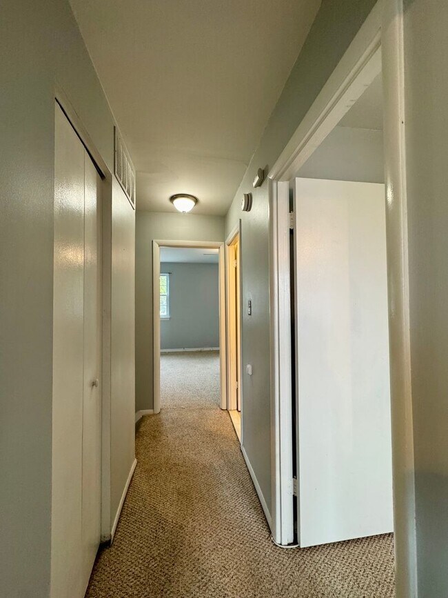 Building Photo - Charming 3 Bedroom/2 Bathroom in Essex, MD!
