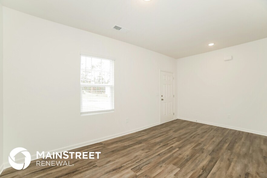 Building Photo - 8615 Paradise Dr