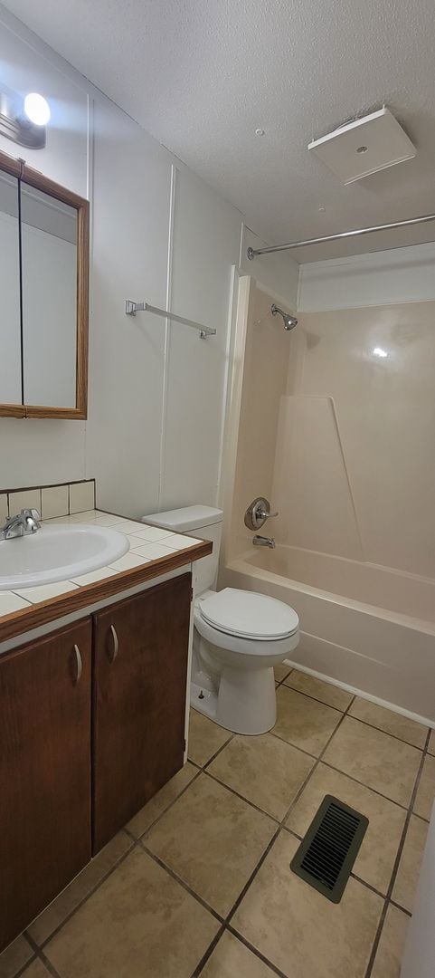 Building Photo - Ready to Move in