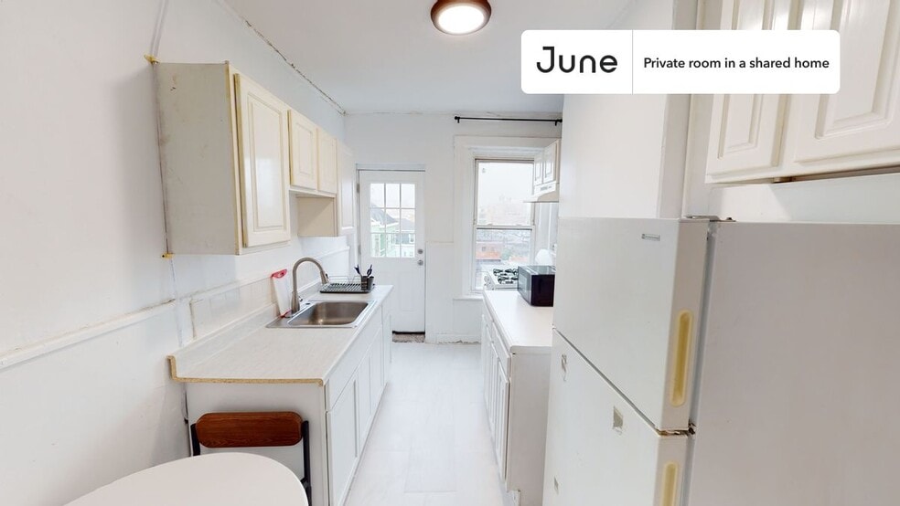 Building Photo - Room in Shared 4 bed/1 bath home in Allston