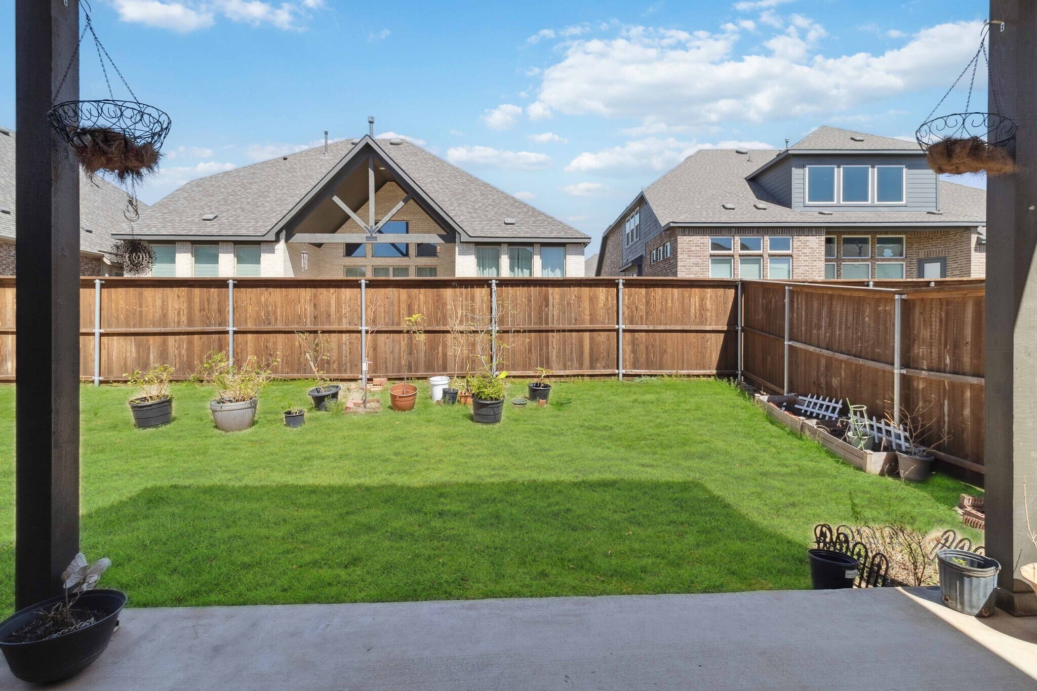 Building Photo - 566 Westwood Way Dr