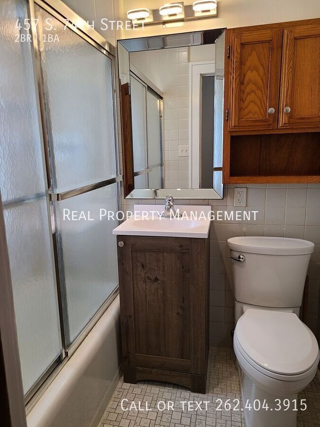 Building Photo - 457 S 74th St