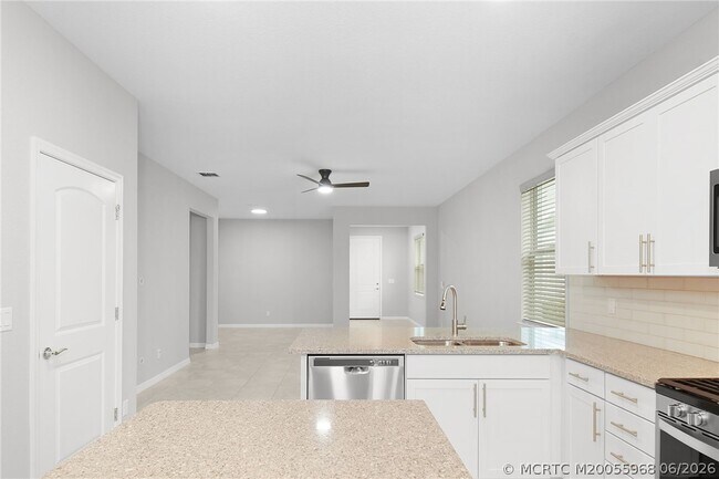 Building Photo - 10214 SW Captiva Dr