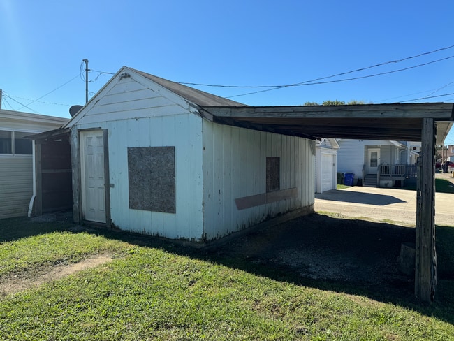 Building Photo - 2601 Elmo Ave