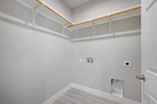 Building Photo - 346 Shady Bluff Dr