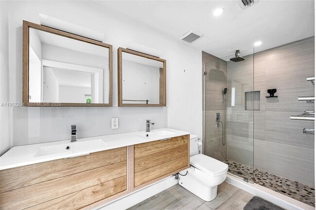 Building Photo - 1080 NE 104th St