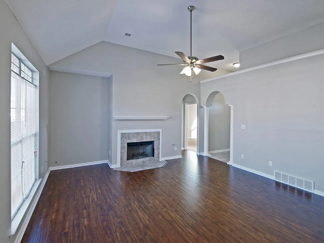 Building Photo - 4593 Tulip Run Dr