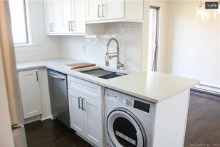 Building Photo - 85 Acorn St