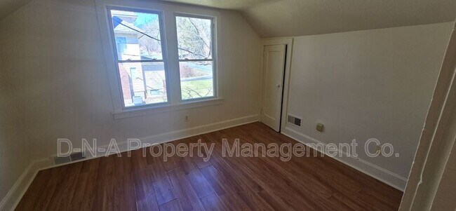 Building Photo - 2837 Bartonsville Ave