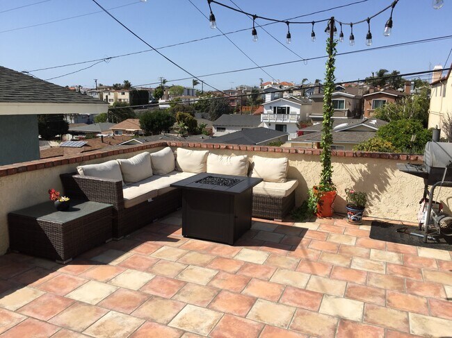 Building Photo - 1722 Armour Ln