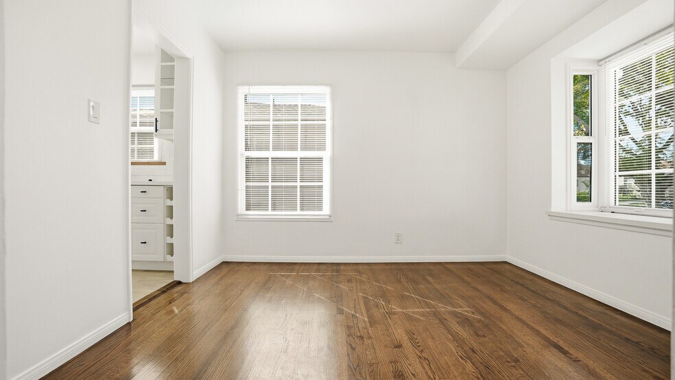 Building Photo - 3936 S Victoria Ave