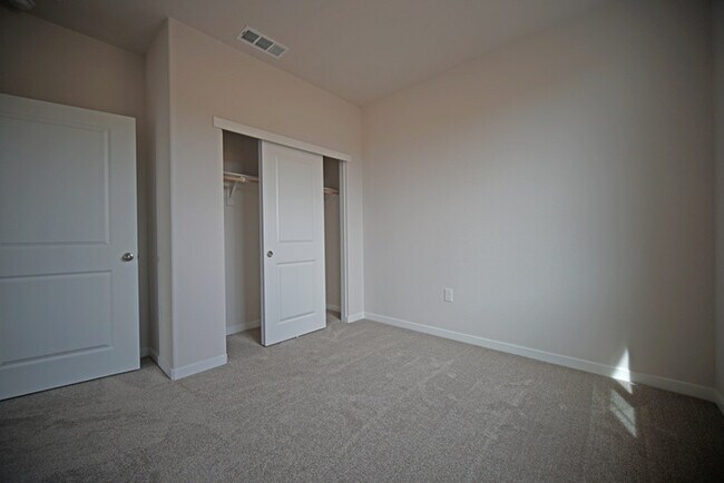 Building Photo - brand-new, never-before-lived-in 3-bedroom, 2-bathroom home with solar!