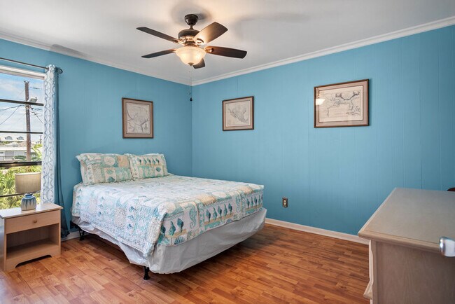 Building Photo - 2025 Eleventh Street-SI FL2-ID1023387P