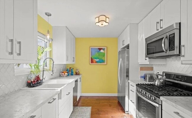 Building Photo - 12938 Valleyheart Dr