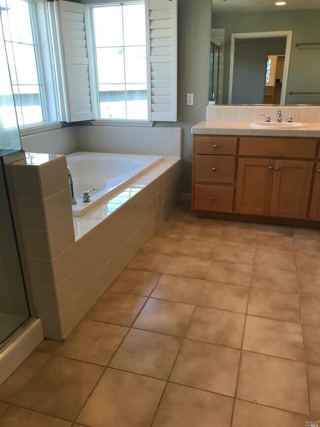 Building Photo - 80 Pinheiro Cir